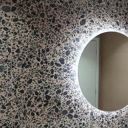 ε121 Luxury شقة إذيسا