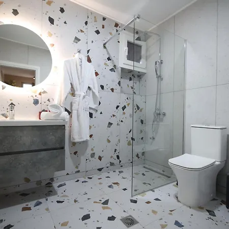 ε121 Luxury * إذيسا